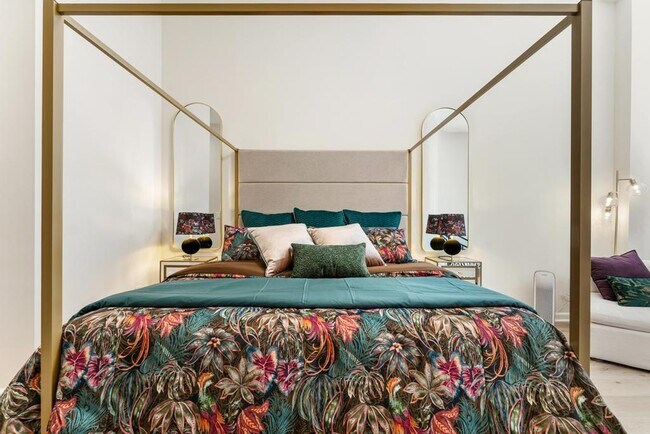 Building Photo - 801 S Olive Ave