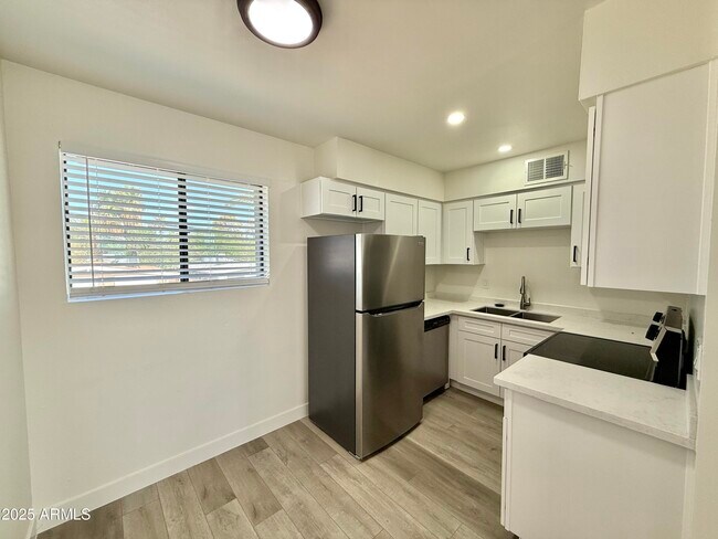 Building Photo - 4119 N 11th Ave