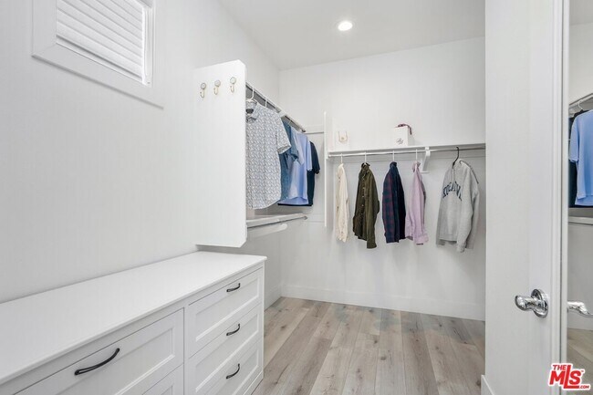 Building Photo - 20600 Bluebird Ct