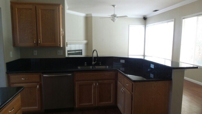 Building Photo - Vacation where your live!