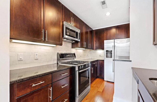 Kitchen (Left) - 140 W Franklin St