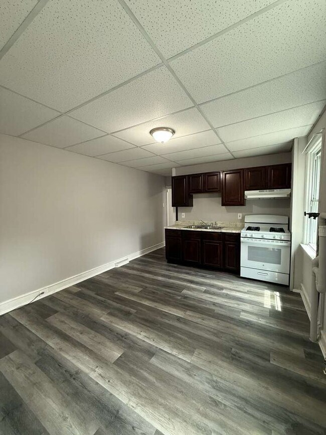 Building Photo - 306 Dayton St