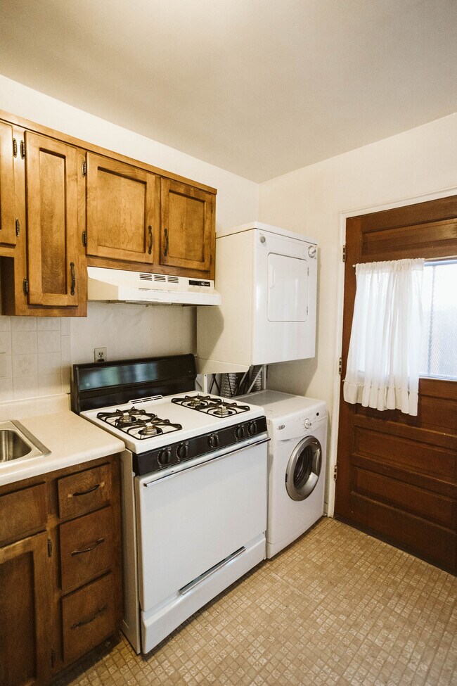 Building Photo - 1405 San Carlos Rd SW