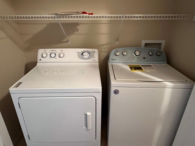 Building Photo - Two bedroom two bath second floor unit