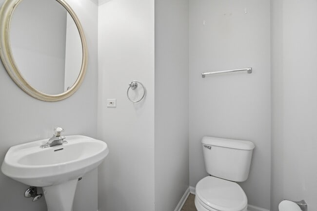 Building Photo - 1929 Golden Gate Ln