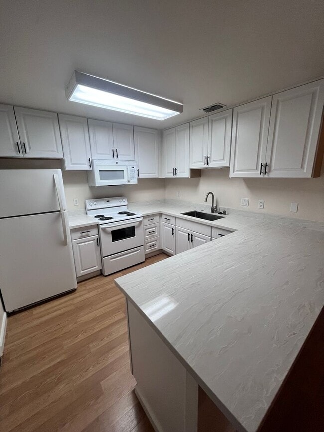 Building Photo - BEAUTIFUL UPDATED DUPLEX IN CITRUS HEIGHTS!!