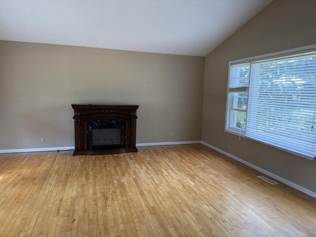 Building Photo - 1694 Arthur Dr