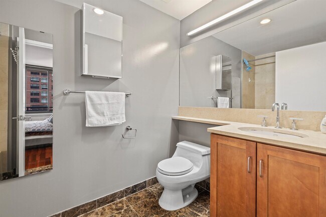 Building Photo - 389 WASHINGTON St