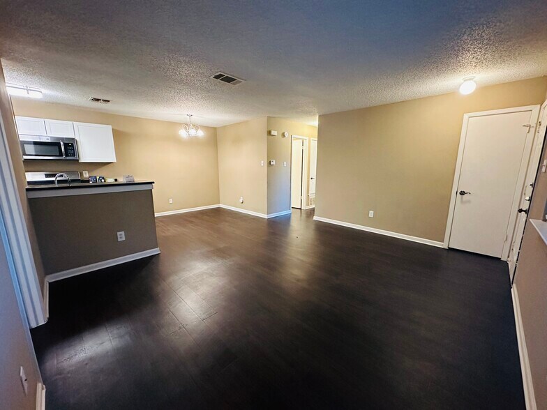 Building Photo - 1815 Gracy Farms Ln