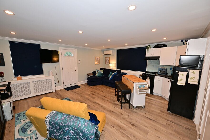 Building Photo - 2447 N 54th St