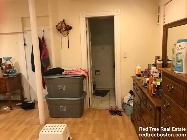 Building Photo - 12 Dean Rd