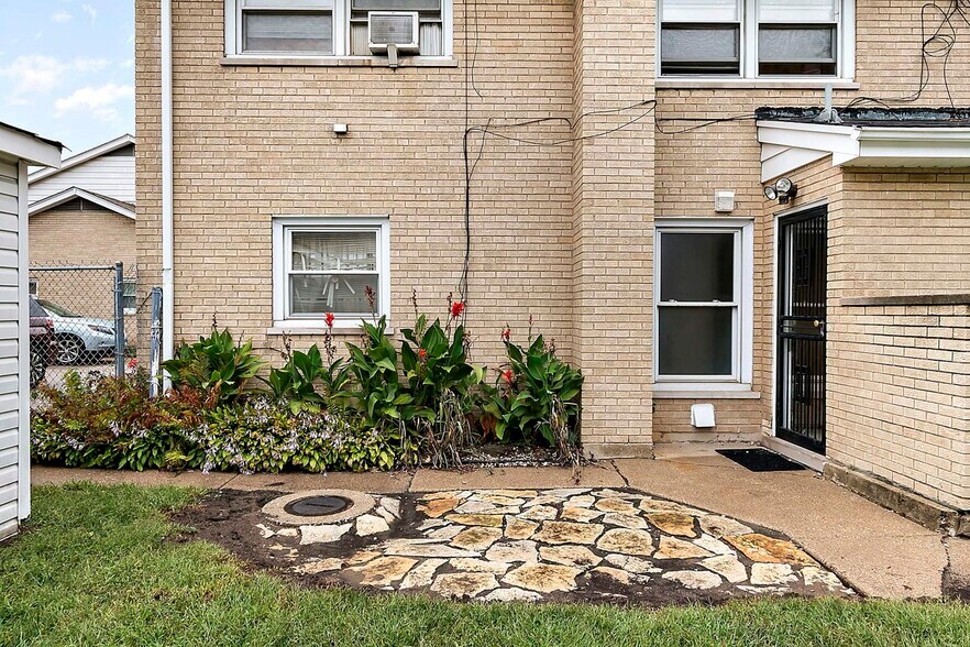 Building Photo - 14526 Cottage Grove Ave