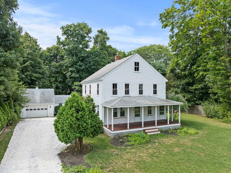 Primary Photo - 17 Lovers Ln