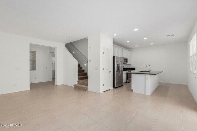 Building Photo - 14633 W Sand Hills Rd