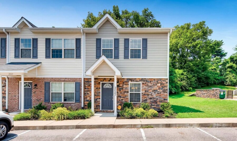 Building Photo - 2027 Pinecrest Dr