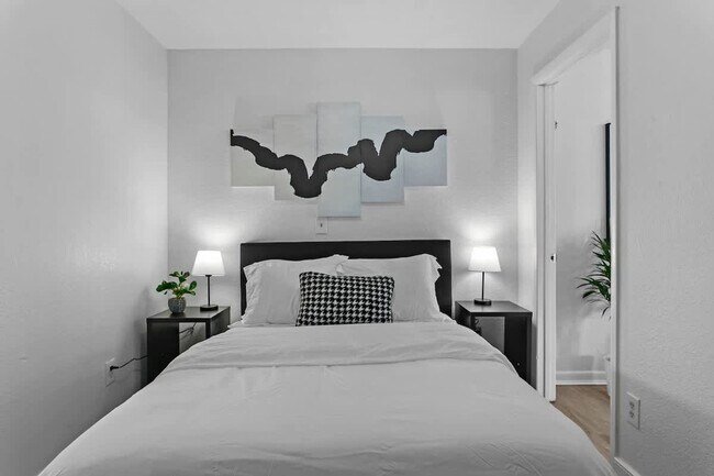 Building Photo - 2401 Gordon St