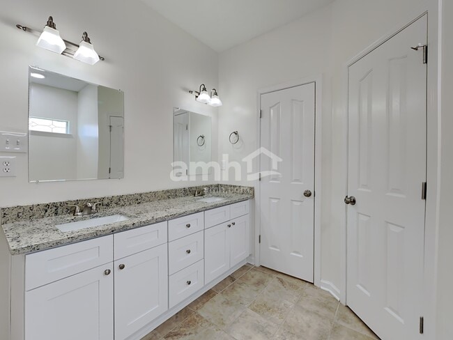 Building Photo - 5634 Broadway Dr W