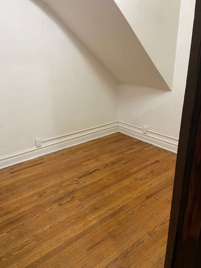 Building Photo - 622 N Trumbull Ave