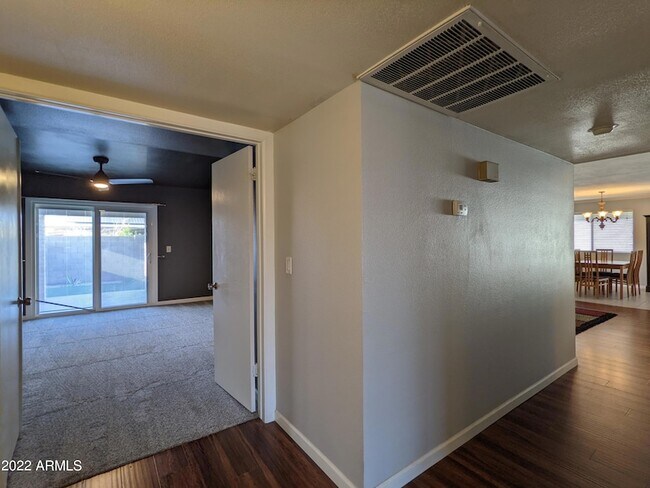 Building Photo - 10044 N 39th Ln