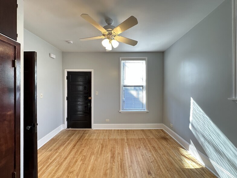 Building Photo - 2821 W Shakespeare Ave