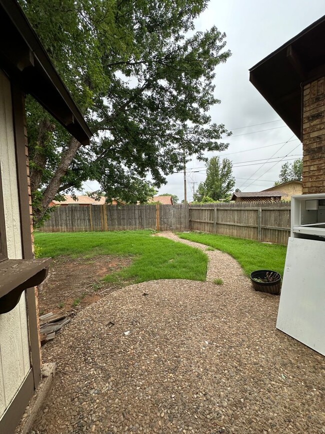 Building Photo - A Unique 2 Bed Home! Sauna in Vegas Mirror...