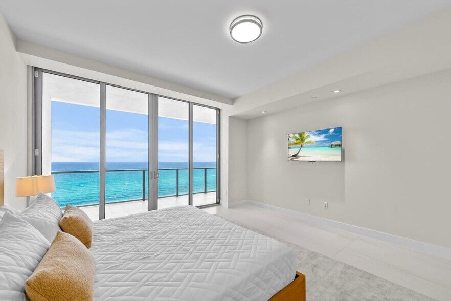 Building Photo - 3100 N Ocean Dr