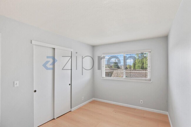 Building Photo - 1030 Gull Ave