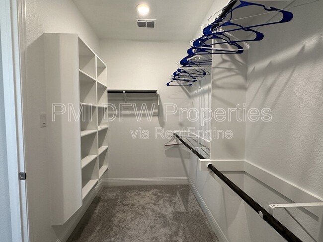 Building Photo - 2222 McMullin Dr