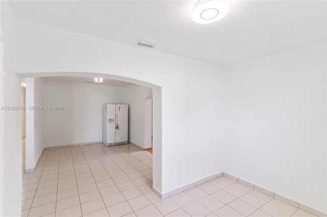 Building Photo - 210 E 61st St