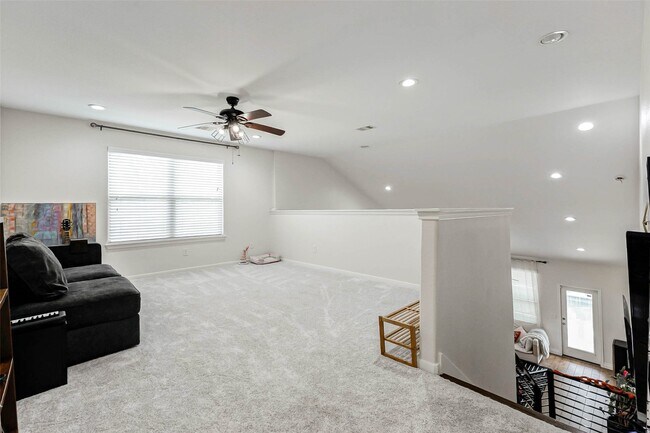 Building Photo - 16710 Lake Prince Ln