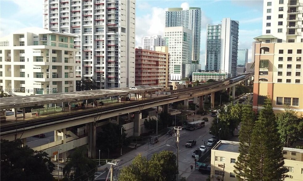 Metrorail - 1111 SW 1st Ave