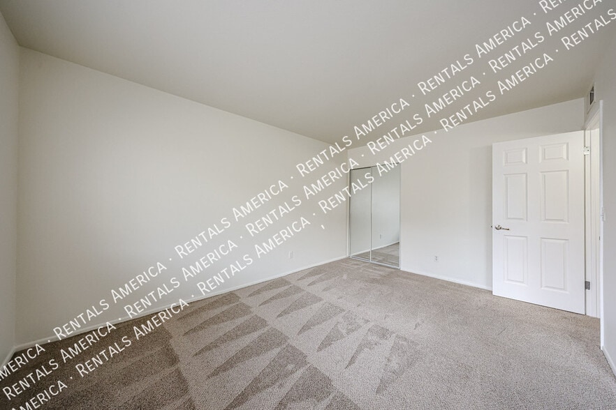 Building Photo - 8548 E Belleview St