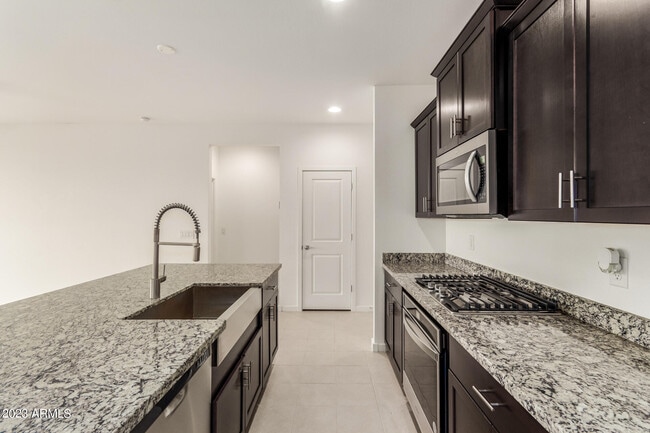 Building Photo - 18012 W Pierson St