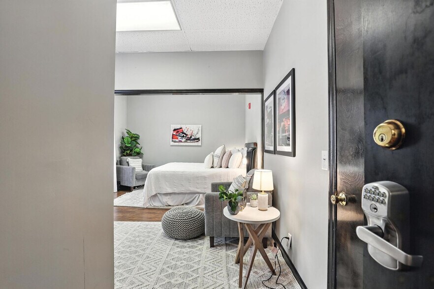 Building Photo - 480 N Thomas St