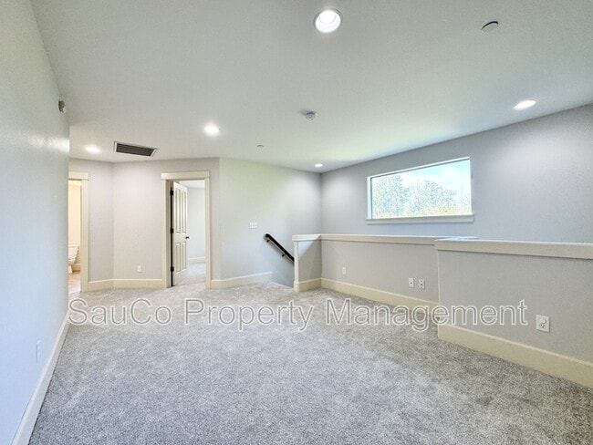 Building Photo - 11347 NW Kimble Ct