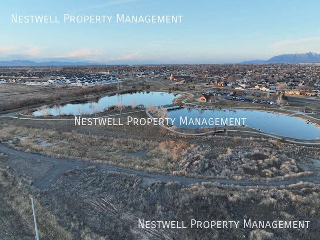 Building Photo - 1508 Waterfront Dr