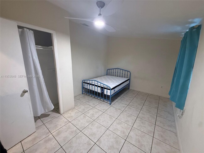 Building Photo - 3501 SW 40th Ave