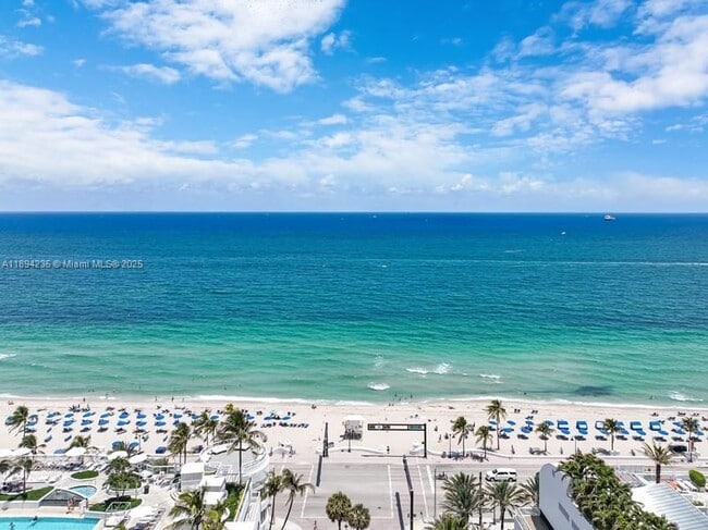 Building Photo - 3000 Riomar St