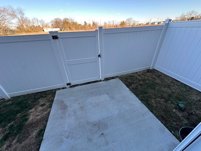 Building Photo - For Lease - 3 Bed, 2.5 Bath, 1846sqft Townhome, Lebanon