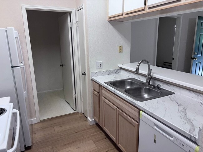 Building Photo - $1900.00-Remodeled 2 Bed 2 Bath, Condo in Glen Cove,(Vallejo) - Downstairs Unit