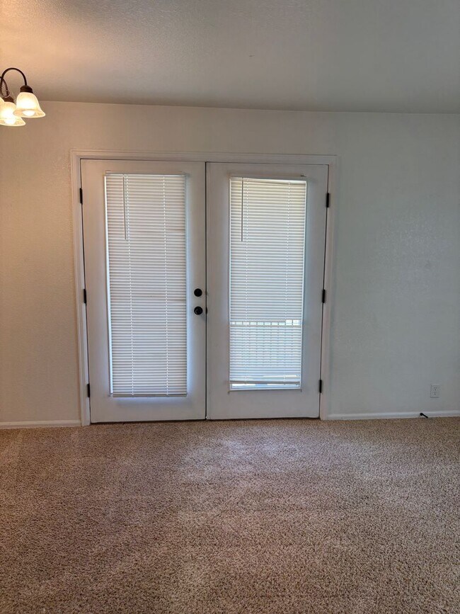 Building Photo - 1 Bedroom/1 Bathroom Off Barnes and Oro Blanco $1300