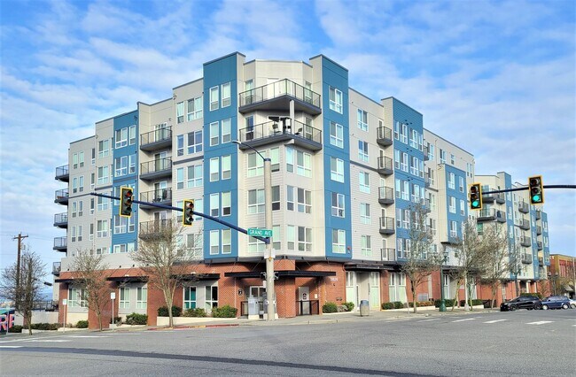 Primary Photo - Everett Condo at Nautica Soundview 2 bed/2...