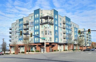 Building Photo - Everett Condo at Nautica Soundview 2 bed/2...