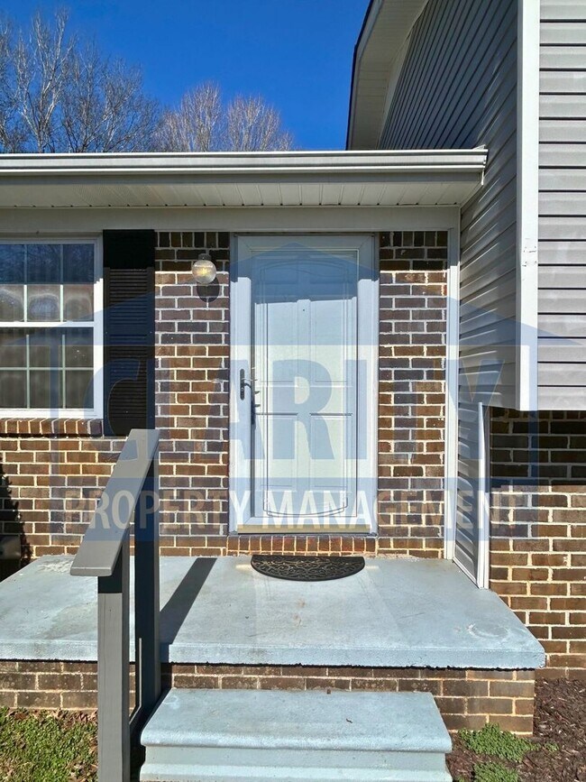 Building Photo - ***1/2 OFF 1ST MONTH'S RENT!!!***