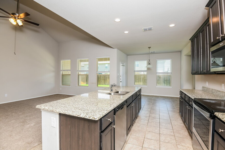 Building Photo - 6253 Jackstaff Dr