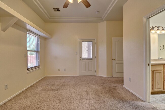 Building Photo - 2305 Santo Domingo Ave