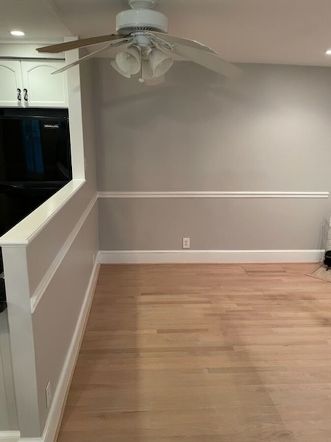 Building Photo - 1BR in Georgetown East Village WITH PARKIN...