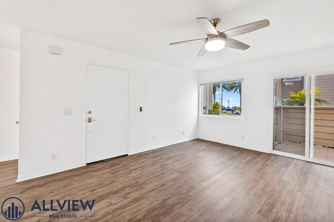 Building Photo - Remodeled 2 Bed, 2 Bath Condo with Ocean V...