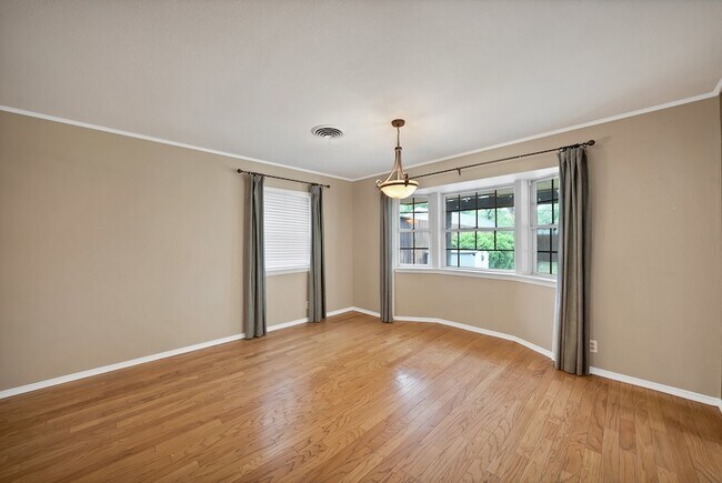 Building Photo - 526 Waggoner Dr