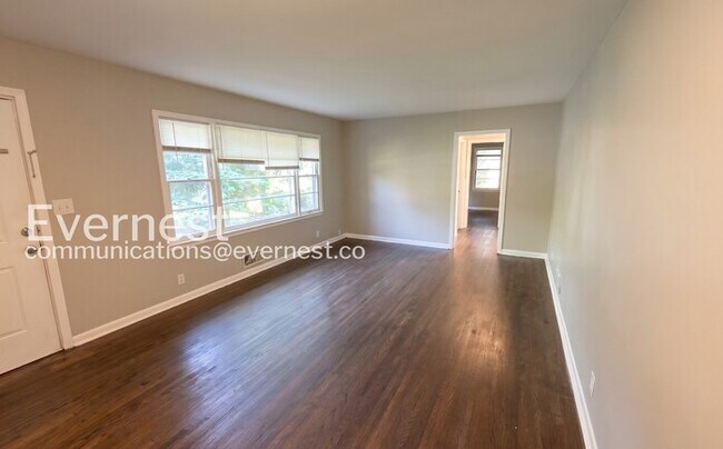 Building Photo - 3-Bed/1-Bath Cozy Living/Available Now!